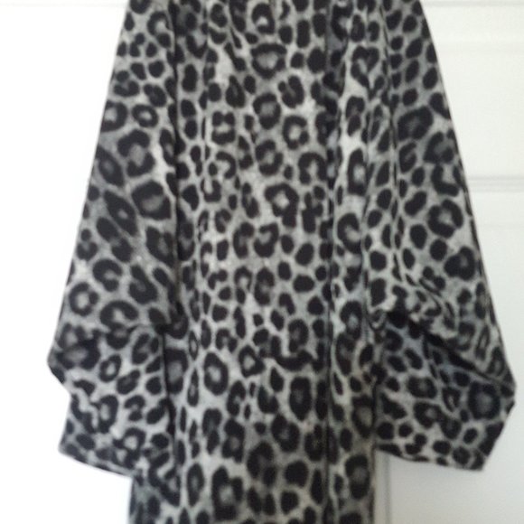 Michael Kors chain-link cold-shoulder leopard top - Picture 3 of 6